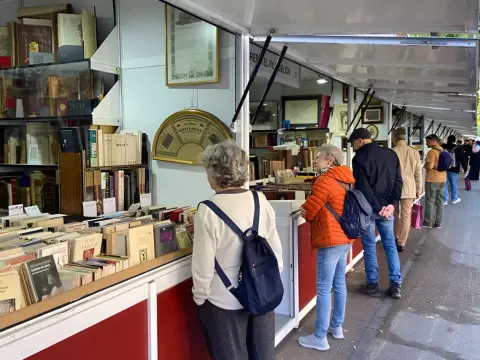 Feria del Libro Antiguo Madrid - Guía completa para el lector