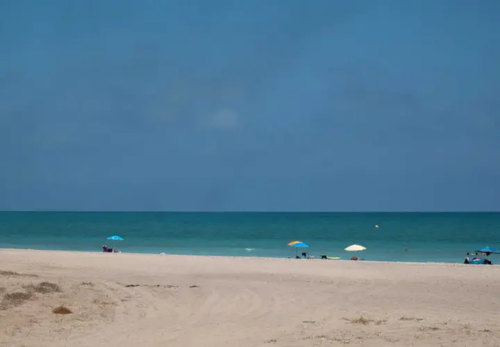 Playa Almarda, un remanso de paz. Las opiniones coinciden: arena dorada, mar turquesa y sol. Un día perfecto.