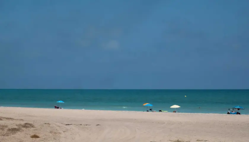 Playa Almarda, un remanso de paz. Las opiniones coinciden: arena dorada, mar turquesa y sol. Un día perfecto.