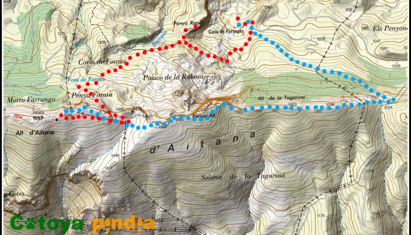 Mapa topográfico de la **sierra de Aitana** con rutas marcadas en rojo y azul. Se aprecian puntos de interés como Coves de Forata y Alt d'Aitana.
