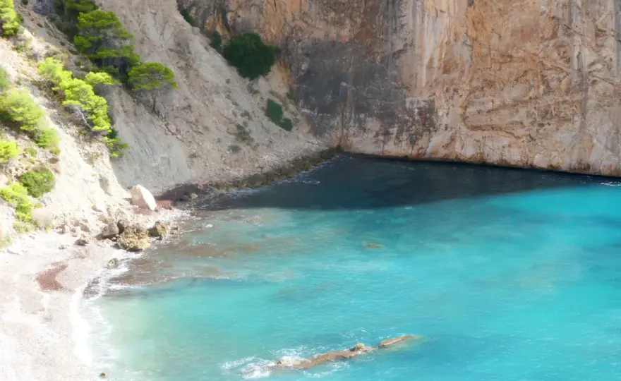 Cala Racó del Corb - ¿Playa o aventura? Guía completa