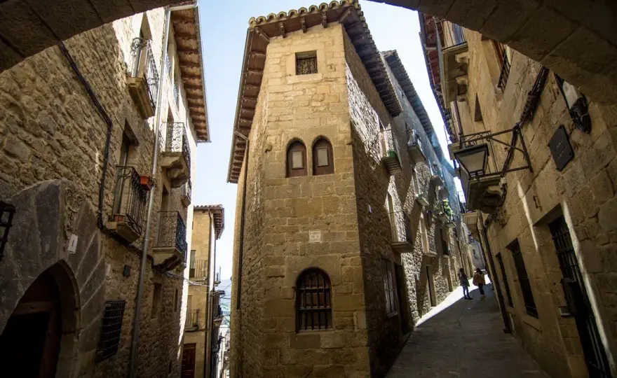 Pueblos bonitos cerca de Sos del Rey Católico - ¿Cuáles elegir?