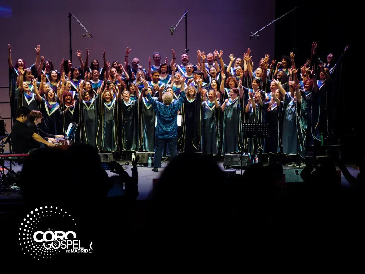 Coro Gospel de Madrid, con voces vibrantes y energía contagiosa, ofrece un espectáculo gratuito.